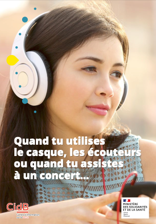couverture de plaquette représentant une jeune femme écoutant de la musique avec un casque audio et souriant